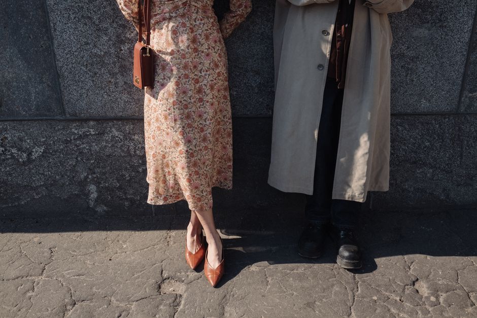 Belt and Bag Proportions for Wide-Leg Trousers
