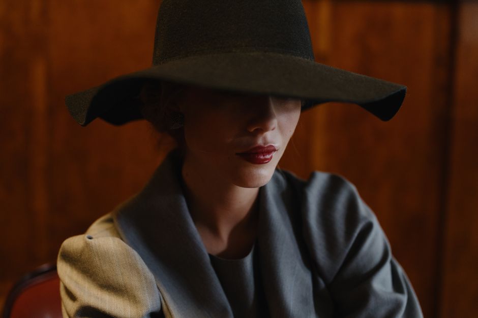 The Mob Wife Aesthetic: How to Wear It Right in Winter 2026