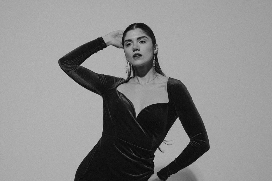 Plus-Size Dress Silhouettes: 5 Shapes That Actually Flatter (2026)