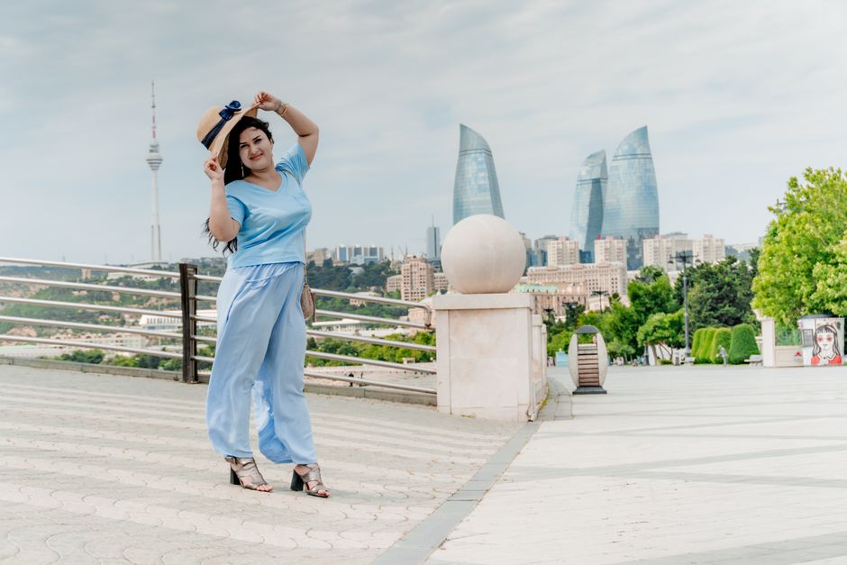 7 Spring Weekend Outfits That Actually Travel Well